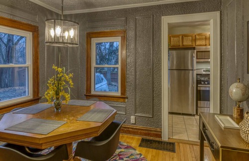 Miller Beach Maison | Isolé, chalet clôturé w / top bain à remous, des équipements modernes, les chiens