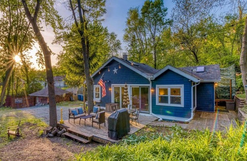 Miller Beach Maison | Isolé, chalet clôturé w / top bain à remous, des équipements modernes, les chiens