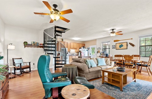 Hawthorne Maison | Secluded Hawthorne Escape w/ Lake Access!