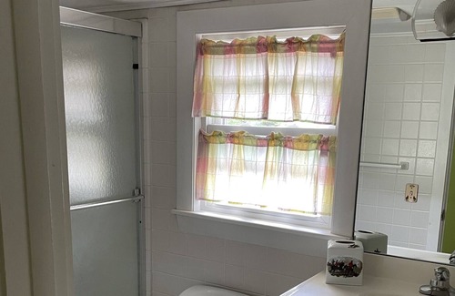 Misquamicut Appartement | Secluded Hideaway minutes from the ocean