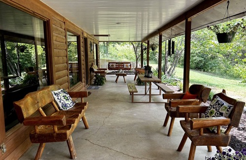 Lampe Cabine | Secluded Hillside Cabin on Historic working Farm