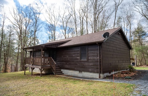 Mt Lookout Maison | Secluded-Hot Tub-Fire Pit-Fiber internet-Near the Gorge & Parks-Pet Friendly