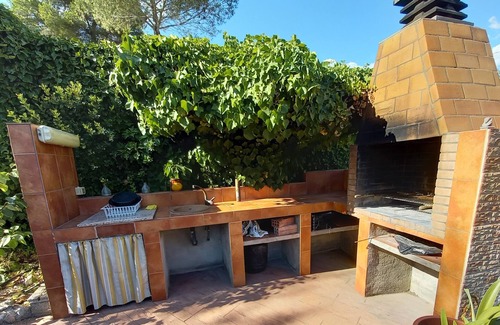 Masllorens Villa | Maison isolée avec piscine, barbecue, cheminée, a. a., balançoires et pistes de jeu.