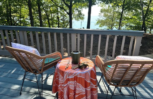 Northern Lower Peninsula Maison | Secluded house with expansive views and private beach on Lake Michigan!