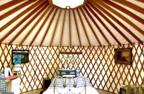 Mehoopany Chalet De Ski | Secluded in the Woods Cedar Hot Tub Pet Friendly