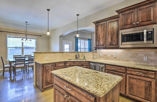 Era Maison | Secluded Krum Home w/ Patio & Gas Grill!