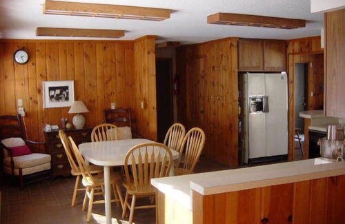 Webb Lake Cabine | Lodge isolée sur le lac Webb - Court de tennis privé, bain à remous