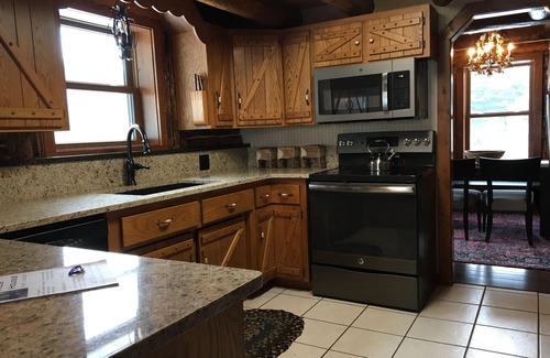 Stone Creek Cabine | Secluded Log Cabin on 300 Acres Near the Heart of Amish Country Ohio