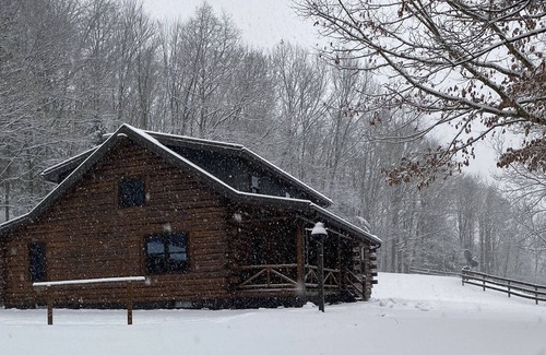 Stone Creek Cabine | Secluded Log Cabin on 300 Acres Near the Heart of Amish Country Ohio