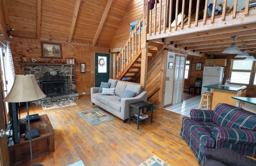 Dailey Cabine | Isolement sur 46 acres privés - Maison confortable en bois rond