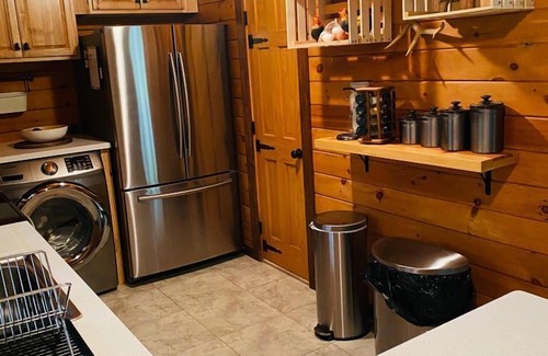 Morris Maison | secluded log home, minutes from all star village in Oneonta