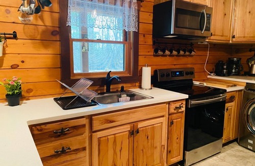 Morris Maison | secluded log home, minutes from all star village in Oneonta