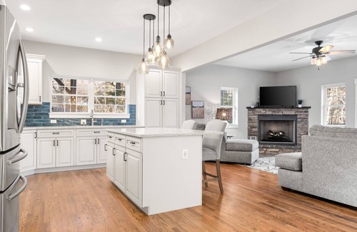 Skyland Maison | Secluded Luxury Home with Pool and Hot Tub in Asheville * 15 min to Downtown!