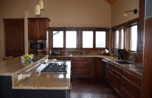 Pine Maison | Maison de montagne isolée sur 40 acres avec des vues spectaculaires!