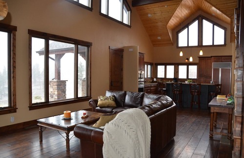 Pine Maison | Maison de montagne isolée sur 40 acres avec des vues spectaculaires!