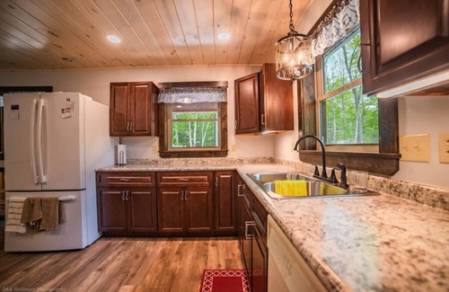 Dewart Cabine | Mountainside Cabin