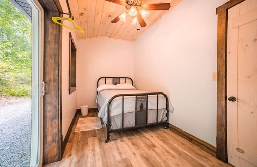 Dewart Cabine | Mountainside Cabin