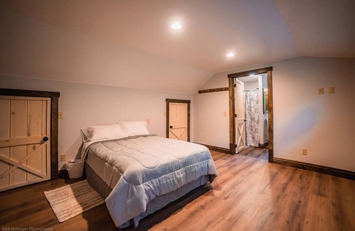 Dewart Cabine | Mountainside Cabin
