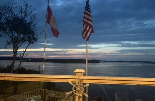 Campobello Island Cottage | Cottage Oceanfront isolé w / belle plage de verre de mer