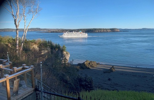 Campobello Island Cottage | Cottage Oceanfront isolé w / belle plage de verre de mer