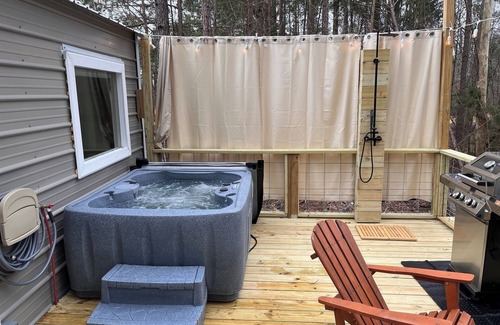 Tie Plant Cabine | Secluded one bedroom cabin with large deck overlooking a wooded gully.