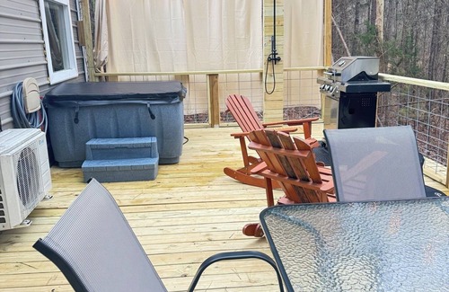 Tie Plant Cabine | Secluded one bedroom cabin with large deck overlooking a wooded gully.