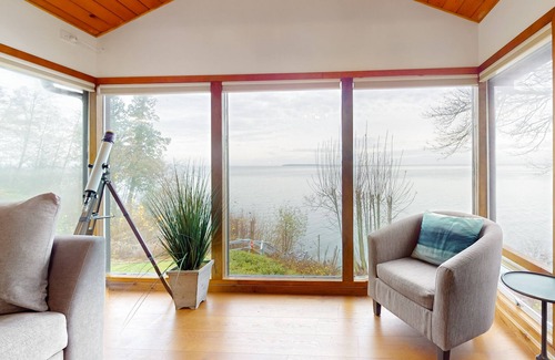 Blaine Cabine | Secluded, peaceful waterfront cabin with furnished patio & full kitchen