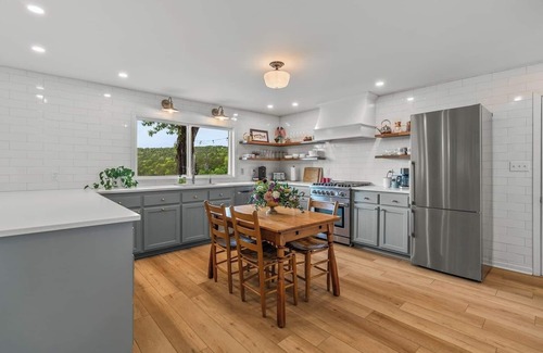 Fairfield Bay Maison | Secluded Peninsula w/ Lake Access and Waterfalls