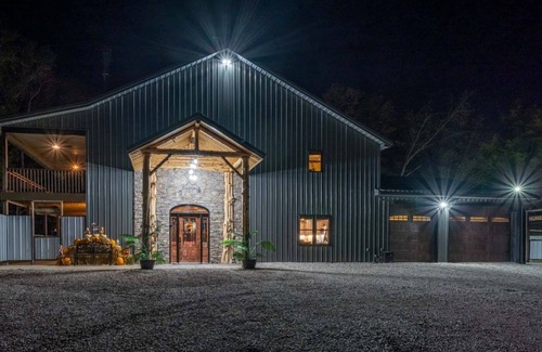 Ste Genevieve Maison | Privé, piscine, spa, volley-ball sur sable, près de vignobles, table de billard, fers à cheval