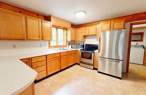 Hiram Maison | Secluded riverfront property with fast WiFi, kayak & wood stove - dog-friendly