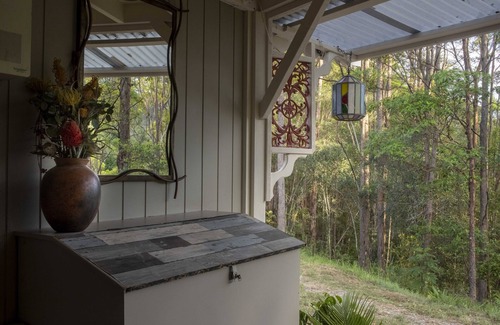 Dunbible Maison | Secluded Rural Oasis: Misty Mornings and Expansive, Far Mountain Views