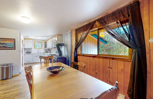 Bellingham Maison | Secluded, single-level getaway with a large yard, gas fireplace, & dog friendly
