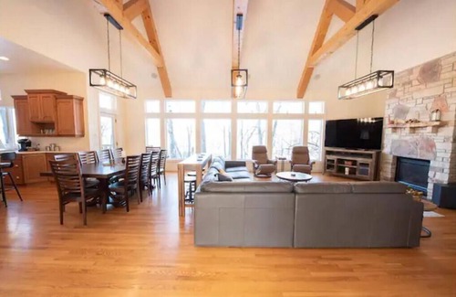 Blaine Maison | Secluded Spa-cious Retreat 11+3