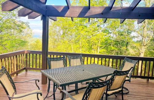 James Creek Cabine | Secluded/Spacious Cabin with 5 BR, 5 min to resort