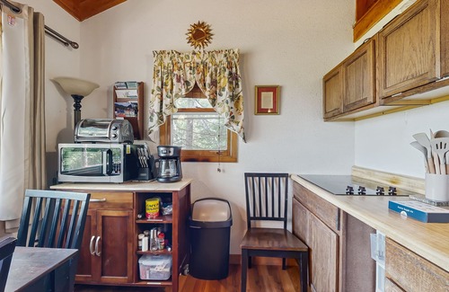Stone Haven Cabine | Cozy Sunset Point mountain top cabin, firepit, Acadia Park