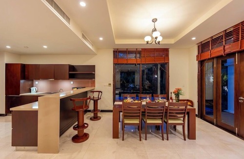 Ngu Hanh Son Station Balnéaire | Secluded Tropical villa w/Lagoon pool, Spa & beach