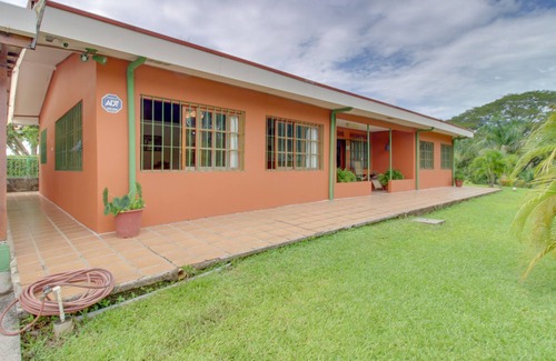 San Mateo Villa | Dog-friendly, villa isolée w / piscine, terrasse, barbecue et grand, lot privé