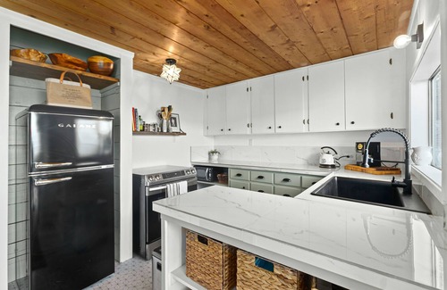 Tacoma Maison | Secluded Waterfront Retreat with Stunning Puget Sound Views