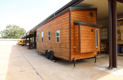 Aylett Maison | Secluded Wooded Charmant Chalet "Theme" Tiny Home - Off Grid