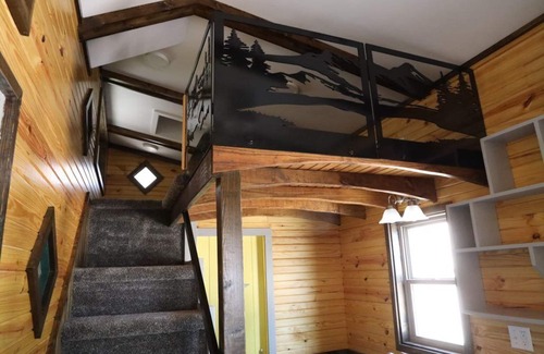 Aylett Maison | Secluded Wooded Charmant Chalet "Theme" Tiny Home - Off Grid