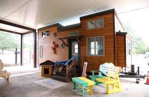 Aylett Maison | Secluded Wooded Charmant Chalet "Theme" Tiny Home - Off Grid