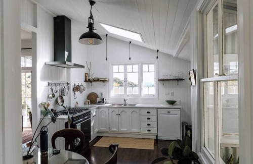 Mapleton Maison | Seclusion, Rest and Romance at Gracie Cottage!