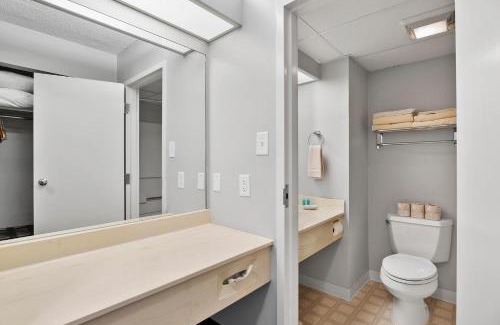 North East Maison | Second Conference Standard Suite Bay View