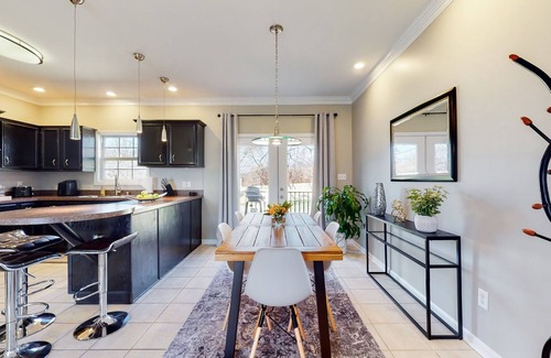 Hillview Appartement | second floor 1 bedroom + office W/D & easy parking