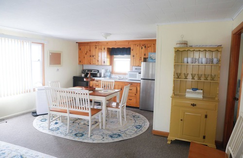 Wells Beach Appartement | Second Floor Apartment Across from the Beach with Private Access to Beach!!!
