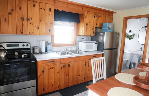 Wells Beach Appartement | Second Floor Apartment Across from the Beach with Private Access to Beach!!!