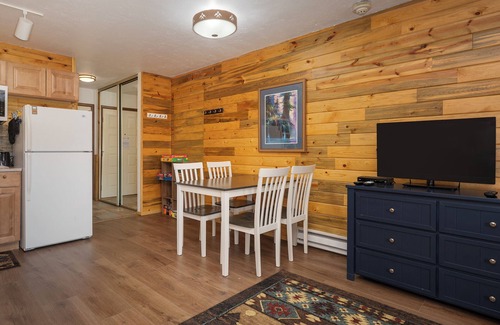 Grand Elk Ranch Copropriété | Second floor, pet friendly studio in Granby