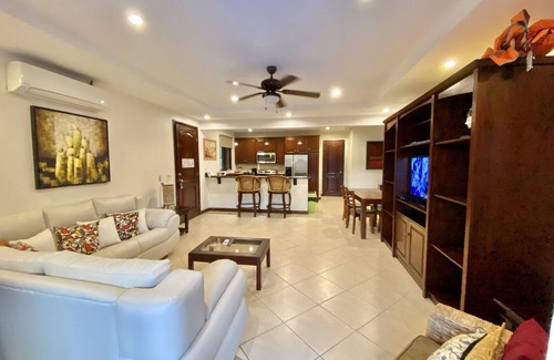 Jaco Copropriété | Condo de luxe au bord de la piscine au deuxième étage - À partir de 699Wk $ - 125 $ la nuit