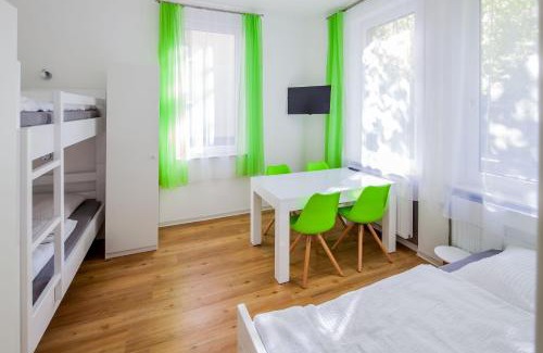 Innenstadt Appartement | SecondHome Stuttgart - Moderne große Wohnungen nahe der hist Altstadt von Esslingen aN - versch Größen 8 - 11 - 19 Betten