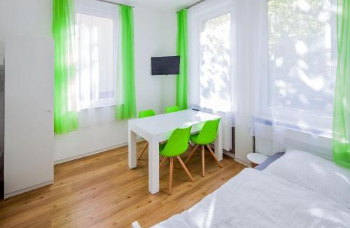 Innenstadt Appartement | SecondHome Stuttgart - Moderne große Wohnungen nahe der hist Altstadt von Esslingen aN - versch Größen 8 - 11 - 19 Betten